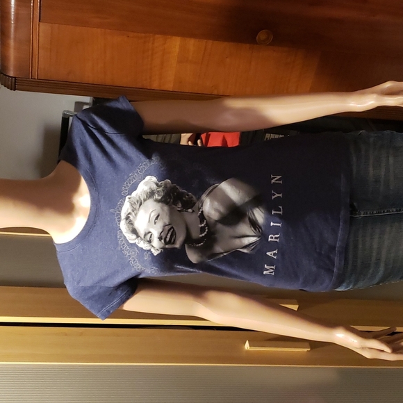 Womens tee - Picture 1 of 4